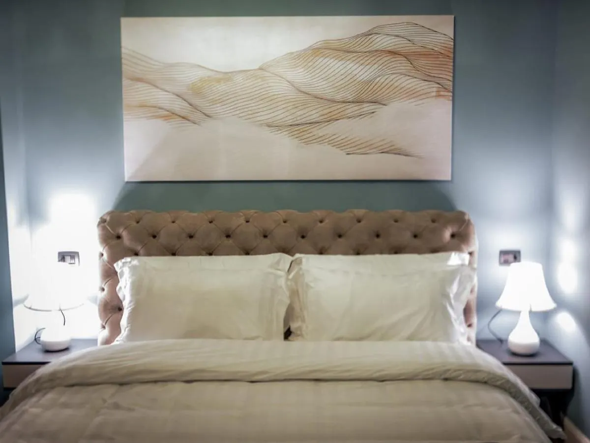 Hotel Vila تيرانا 3*,