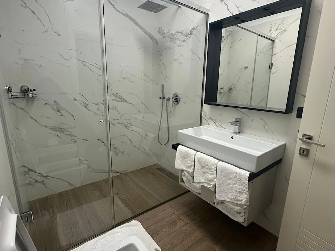 Hotel Vila Tirana 3*,
